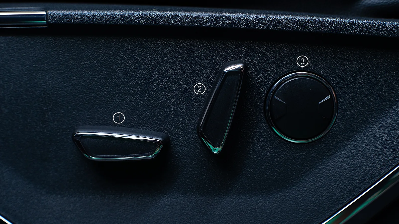 Asiento del conductor con regulación eléctrica en 10 direcciones y climatizador