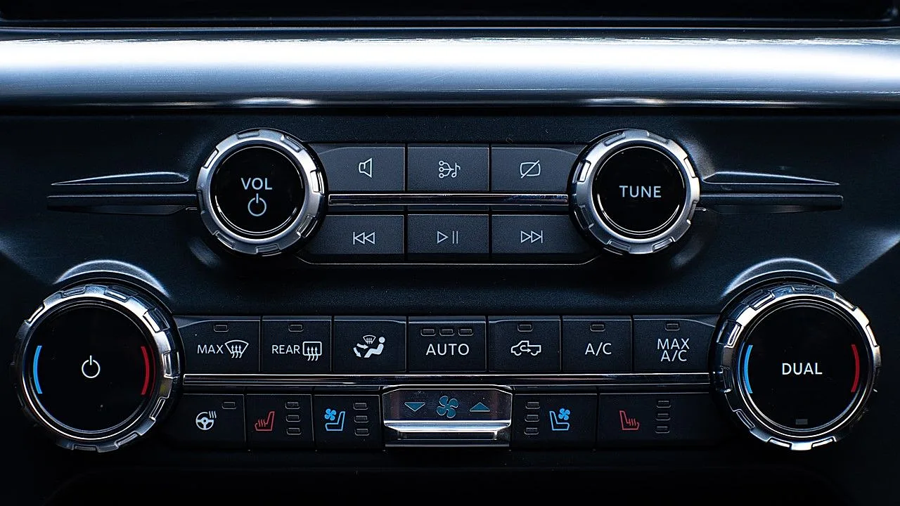 Asiento del conductor con regulación eléctrica en 10 direcciones y climatizados