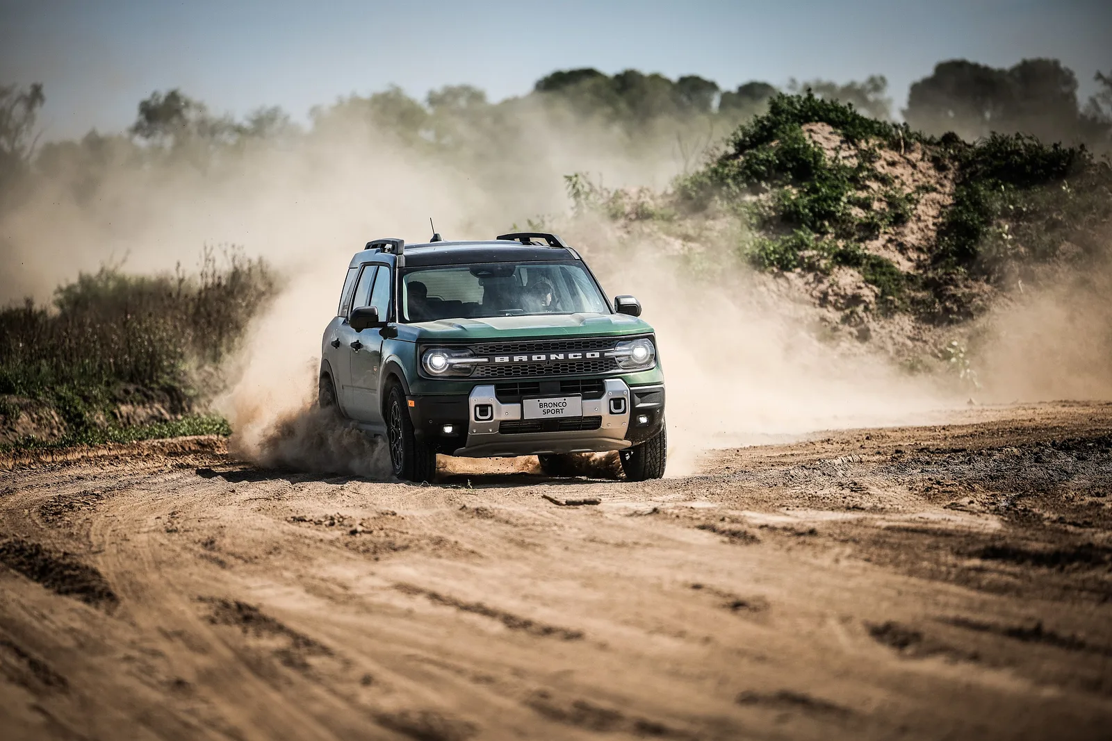 Tracción 4x4 con 7 Modos de Manejo y Bloqueo de Diferencial
