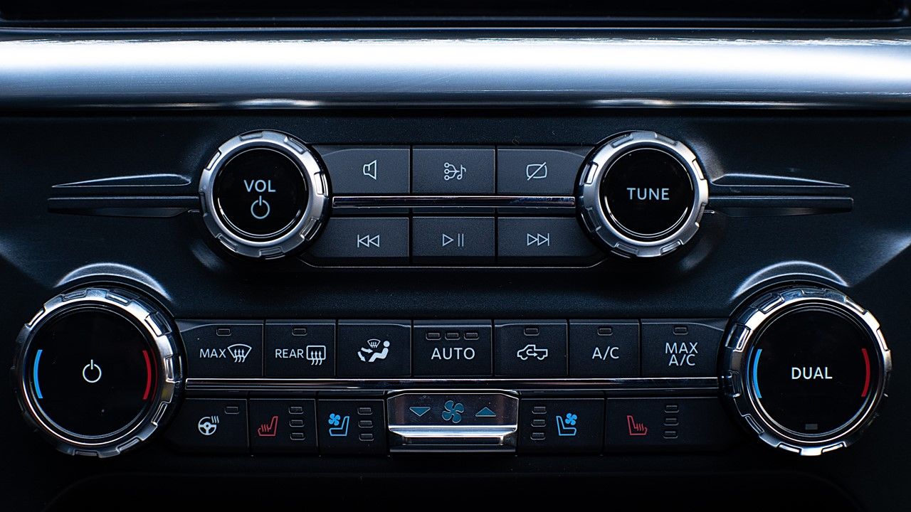 Asiento del conductor con regulación eléctrica en 10 direcciones y climatizador